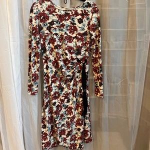 Small beige dress by De Collection